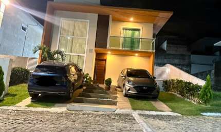 Cód. 430/5052 Casa com 4 suítes Reformada e 2 Vagas