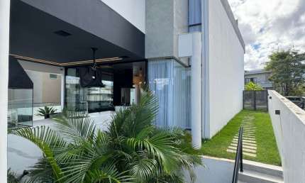 Cód. 264 Alhaville II Casa com 3/4 sendo um suíte e Piscina com Jacuzzi Aquecida