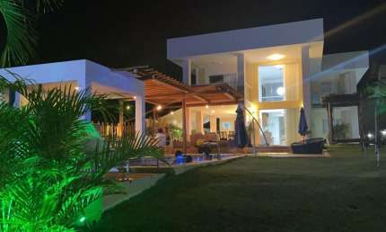 Cód. 8005 Imbassaí Casa com 5 suítes Porteira Fechada