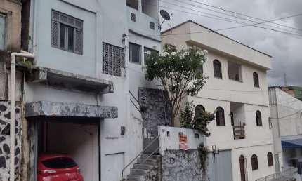 Cód. 46 Brotas Casa com 3 pavimentos, sendo 7/4, além de laje com cobertura