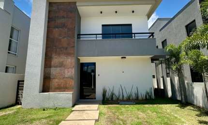 Casa em condomínio fechado com 4 quartos para alugar na Rua Sucupió, Catu de Abrantes, Camaçari