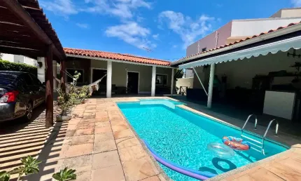 Cód. 273 Buraquinho Casa 5/4 sendo 2 suítes e Piscina Privativa com Área Gourmet