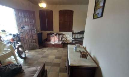 Casa a venda de 3/4, varanda, dependência e 4 vagas de garagem no STIEP
