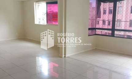 Apartamento a venda de 3/4, 1 suíte + dependência e 2 garagens no RIO VERMELHO