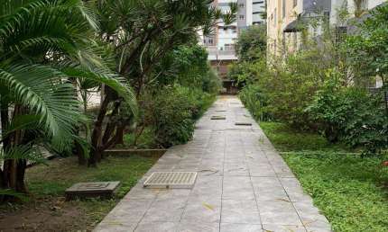 Cód. 418/15084 Costa Azul 2/4 com suíte Reformado e Nascente