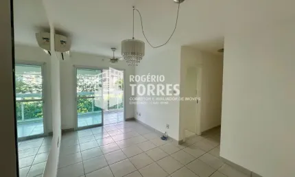 Apartamento locação de 2/4, 1 suíte + dependência e 2 garagens no ALPHAVILLE SALVADOR