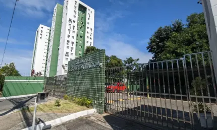 3/4 SUÍTE EXCELENTE LOCALIZAÇÃO NO COND. BOSQUE DA LAGOA