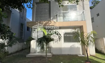 Casa duplex a venda de 4 suítes, varanda, quintal e 3 garagens em ITAPUÃ