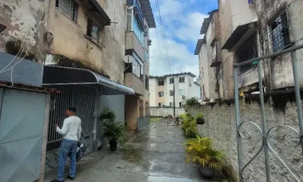 Cód. 102 mata escura 2/4 com varanda no cond. santa edwiges