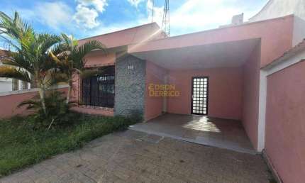 Casa com 3 quartos para alugar no Centro, Pindamonhangaba 