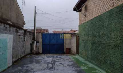 Casa com 3 quartos, Residencial e Comercial Vila Verde - Pindamonhangaba