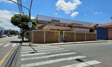 Casa com 3 dormitórios para alugar, 212 m² por R$ 4.144/mês - São Benedito - Pindamonhangaba/SP