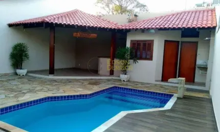 Casa com piscina e 3 quartos sendo 1 suíte à Venda, São Benedito - Pindamonhangaba