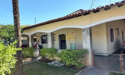 Casa com 3 dormitórios à venda, 560 m² por R$ 930.000 - Santana - Pindamonhangaba/SP