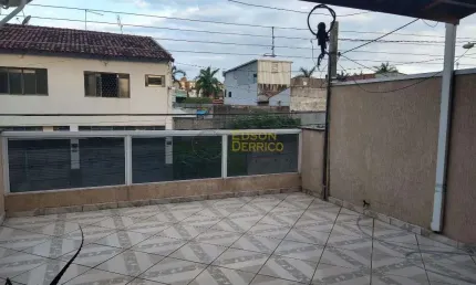 Sobrado com 4 dormitórios à venda, 226 m² por R$ 430.000 - Alto do Cardoso - Pindamonhangaba/SP