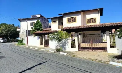 Sobrado à venda, 224 m² por R$ 670.000,00 - Jardim Rosely - Pindamonhangaba/SP