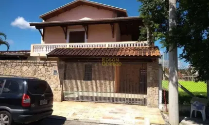 Sobrado com 4 quartos, Jardim Santa Luzia - Pindamonhangaba