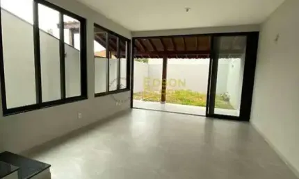 Sobrado á venda com 3 quartos, Centro - Pindamonhangaba