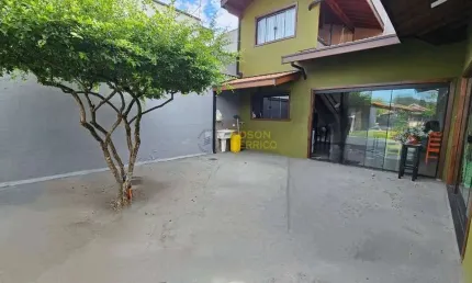 Casa para locação com 2 quartos, Jardim Santa Cecília - Pindamonhangaba