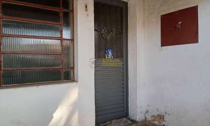 Casa á venda com 3 quartos, Parque São Benedito - Pindamonhangaba
