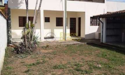 Sobrado á venda com 3 quartos, Campo Alegre - Pindamonhangaba