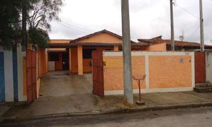 Casa á venda com 4 quartos, Triângulo - Pindamonhangaba