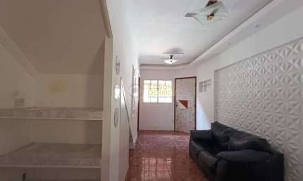 Sobrado com 2 quartos à Venda, Residencial Mombaça I - Pindamonhangaba