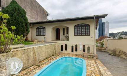 Casa com 4 quartos à venda na Escola Agrícola, Blumenau , 220 m2 por R$ 800.000