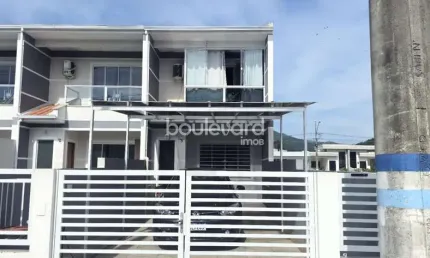Sobrado de 2 dormitórios | semimobiliado | forquilhas
