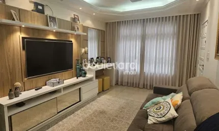 Casa e 4 Dormitórios | 1 Suíte | Barreiros | São José