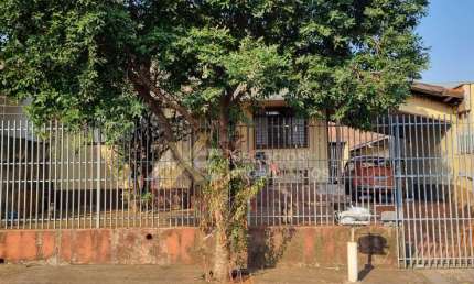 Casa com 3 quartos à venda na Rua Carlos Codato, 56, Centro, Cambé