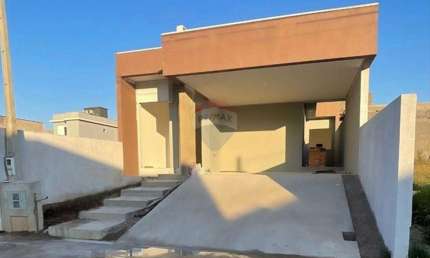 Casa à Venda no Garden Ville , com piscina, 03 dormitórios sendo 01 suíte , sala e cozinha . Muito bem localizado!