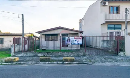 Casa com três dormitórios bairro são Gerônimo, Gravataí.