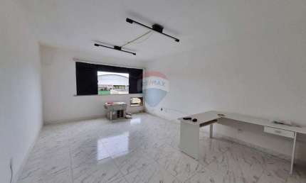 Sala comercial para alugar na Avenida Luiz Tarquínio Pontes, 2729, Pitangueiras, Lauro de Freitas