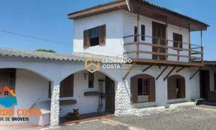 Casa com dois andares e mais anexo em Balneário Pinhal