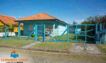 Casa com anexos próximos ao mar no Centro de Balneário Pinhal