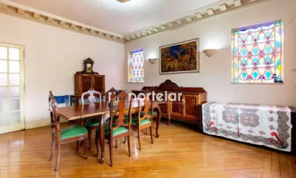 Sobrado com 6 quartos e 4 banheiros à venda, 485 m²