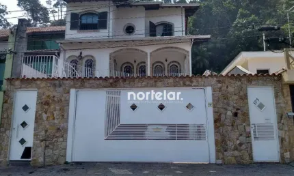 sobrado a venda no centro de ribeirão pires ,4 quarto ,3 suite 4 vaga ,piscina