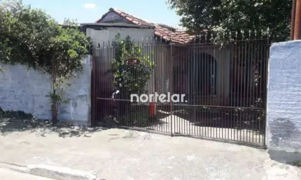 Terreno com 3 casas antigas à venda na Vila Mangalot