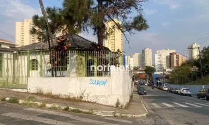Excelente Terreno em Pirituba, de esquina, 500m², com imóvel construído de 380m². Ótima localização.