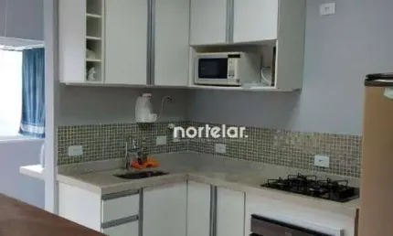 Apartamento amplo a 500m da praia da enseada – 3 dormitórios, varanda e lazer!