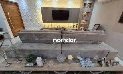 Apresentamos este maravilhoso sobrado pronto para morar, com excelente padrão de acabamento e decoração moderna. Com 3 amplas suítes, este imóvel ofer