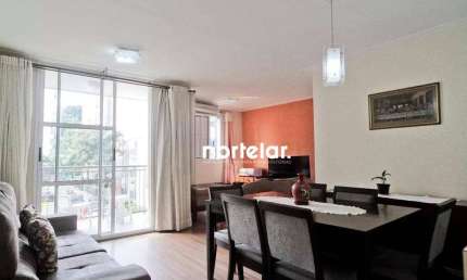 Este aconchegante apartamento de 70m² possui planta original de 3 dormitórios, atualmente configurado com 2 quartos, sendo 1 suíte, graças à ampliação
