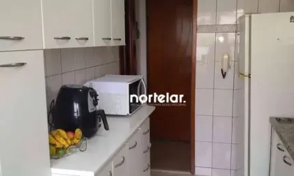Este aconchegante apartamento com 50m² de área útil, ideal para quem busca praticidade e bem-estar. o imóvel conta com 2 dormitórios, 1 vaga de garage