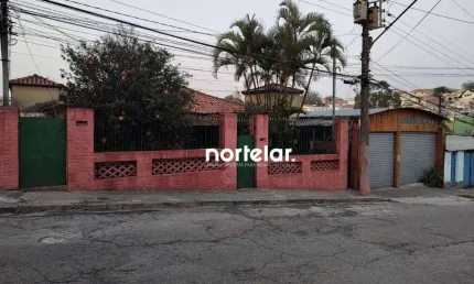 Imóvel de 1.300 m² (Mangalot)  - Terreno possui dois salão comercial e 9 casas de aluguel. Espaço com árvores, piscina e churrasqueira.