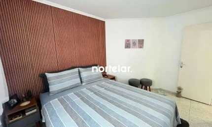 Apartamento à Venda na Freguesia do Ó!   Localizado no térreo, este apartamento de 2 quartos com sala, cozinha, lavanderia, 1 banheiro e uma ampla var