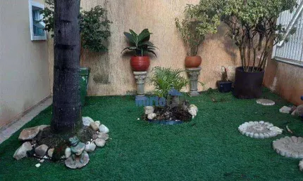 Sobrado a venda 3 dormitórios sendo 1 suite.3 banheiros no horto  florestal