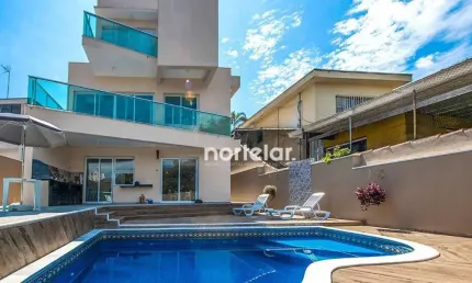 Exclusividade e Sofisticação no Alto da Lapa!  Descubra esta residência impecável, projetada para oferecer conforto, requinte e uma vista deslumbrant