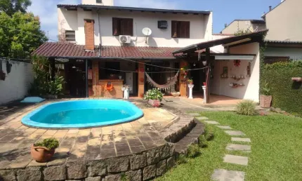 Casa com 3 dormitórios à venda, 235 m² por R$ 744.000,00 - Guarujá - Porto Alegr