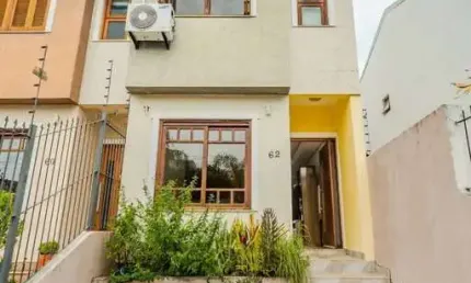 Casa com 3 quartos à venda na Rua Ilari Arlindo Basei, 62, Guarujá, Porto Alegre